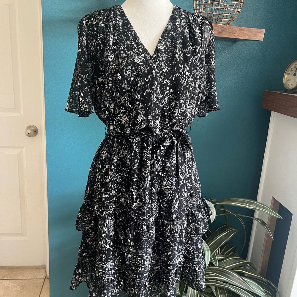 Simply Vera Vera Wang Black & White Floral Tiered Wrap Dress
